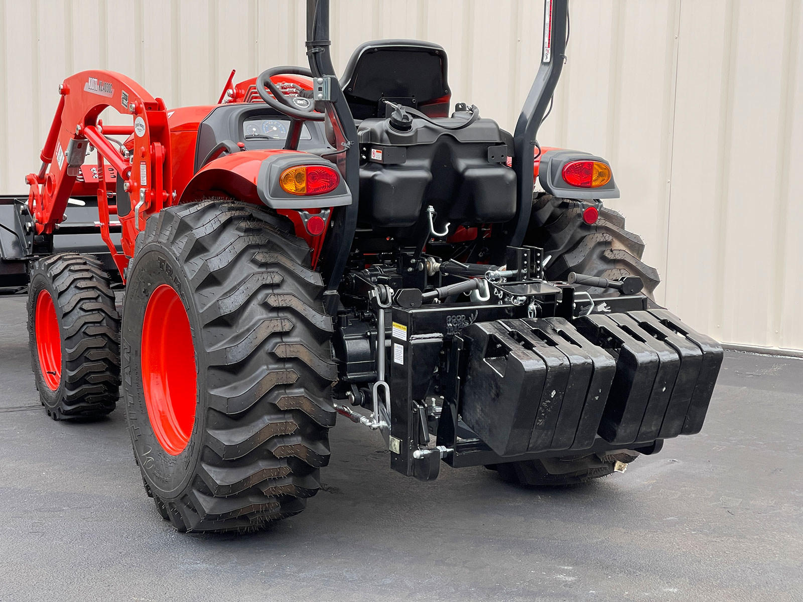 Tractor Counterweight Bundle: Weight Rack + 8 Suitcase Weights