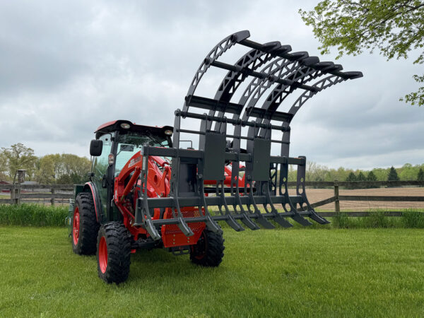 Big Mouth 327 Grapple on Kioti Tractor