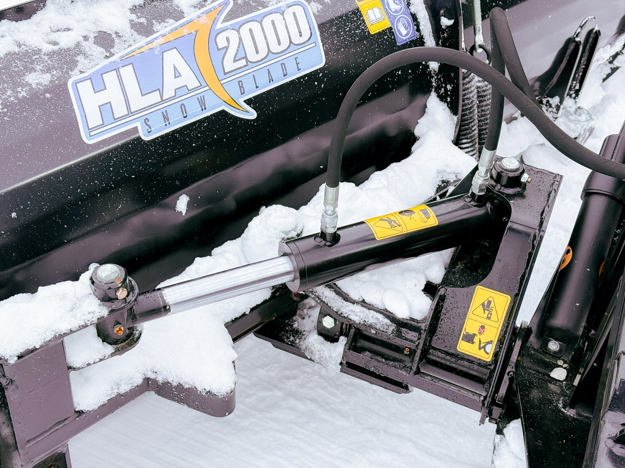 Hydraulic angling cylinder