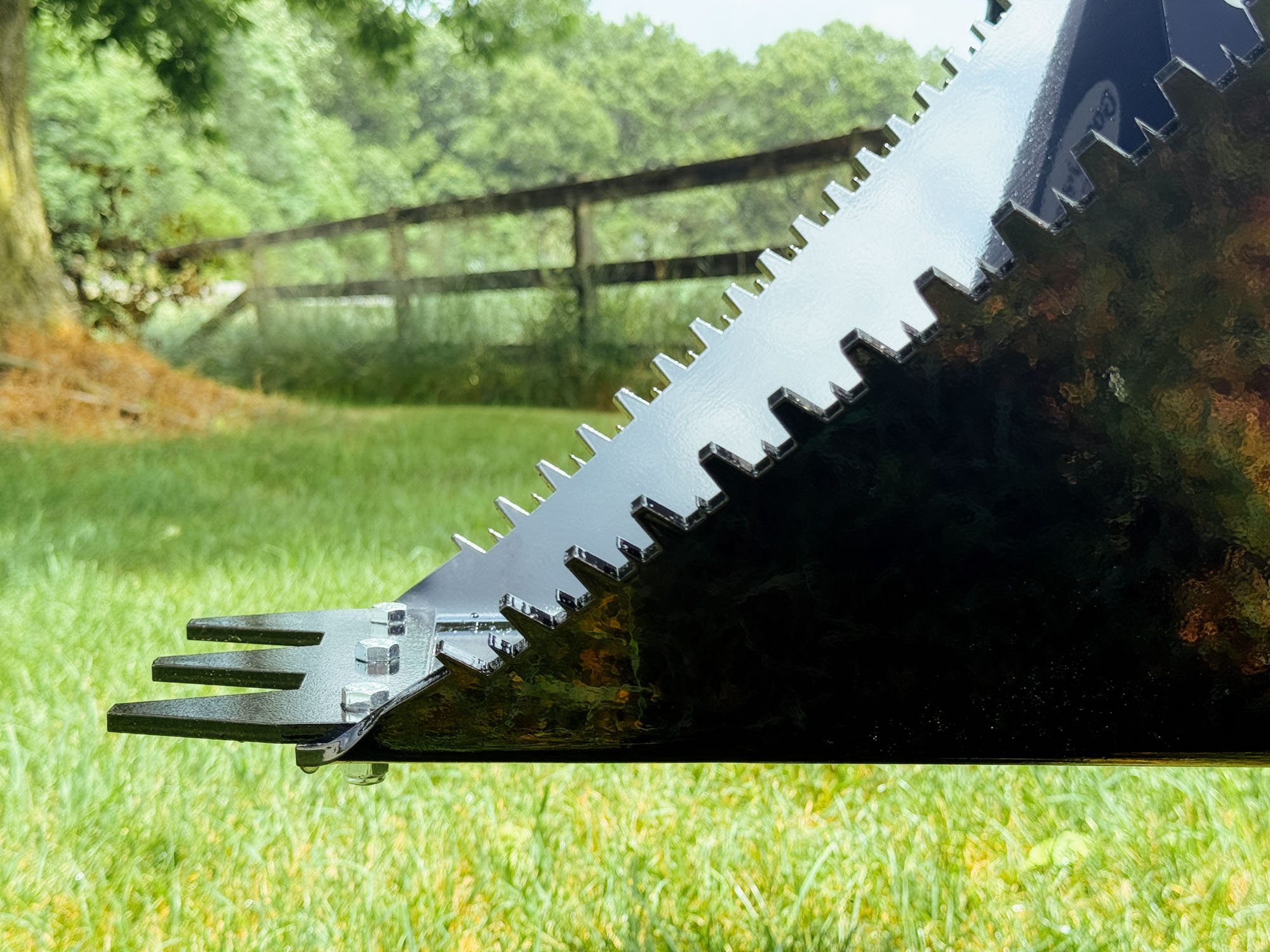Side View of Double Action Bucket Teeth and Replaceable Digging Edge