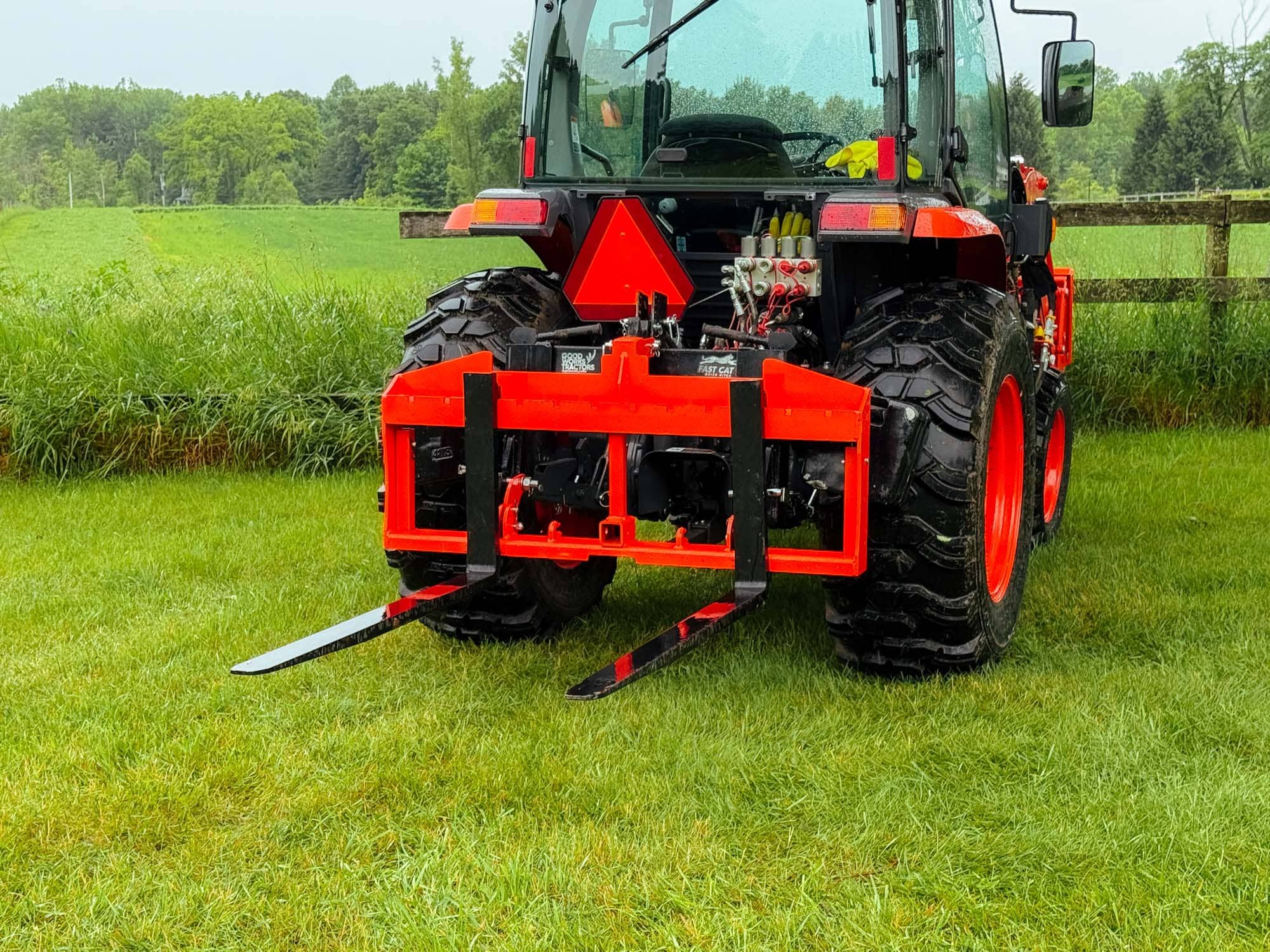 pallet forks connected to 3-point hitch